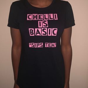 CHELLI IS BASIC T-SHIRT